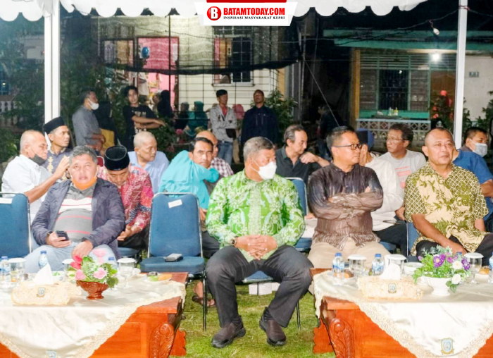 Bupati didampingi Wakil Bupati duduk bersama dengan Danlanal dan Perwakilan Polres Anambas pada Malam Silaturahmi Hari Jadi Kepulauan Anambas ke-14